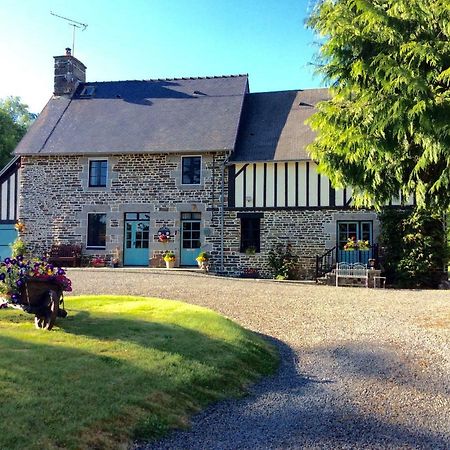Maison Mai or La Petite Maison Mai or La Petite Grange or ALL three La Chapelle-Urée Extérieur photo