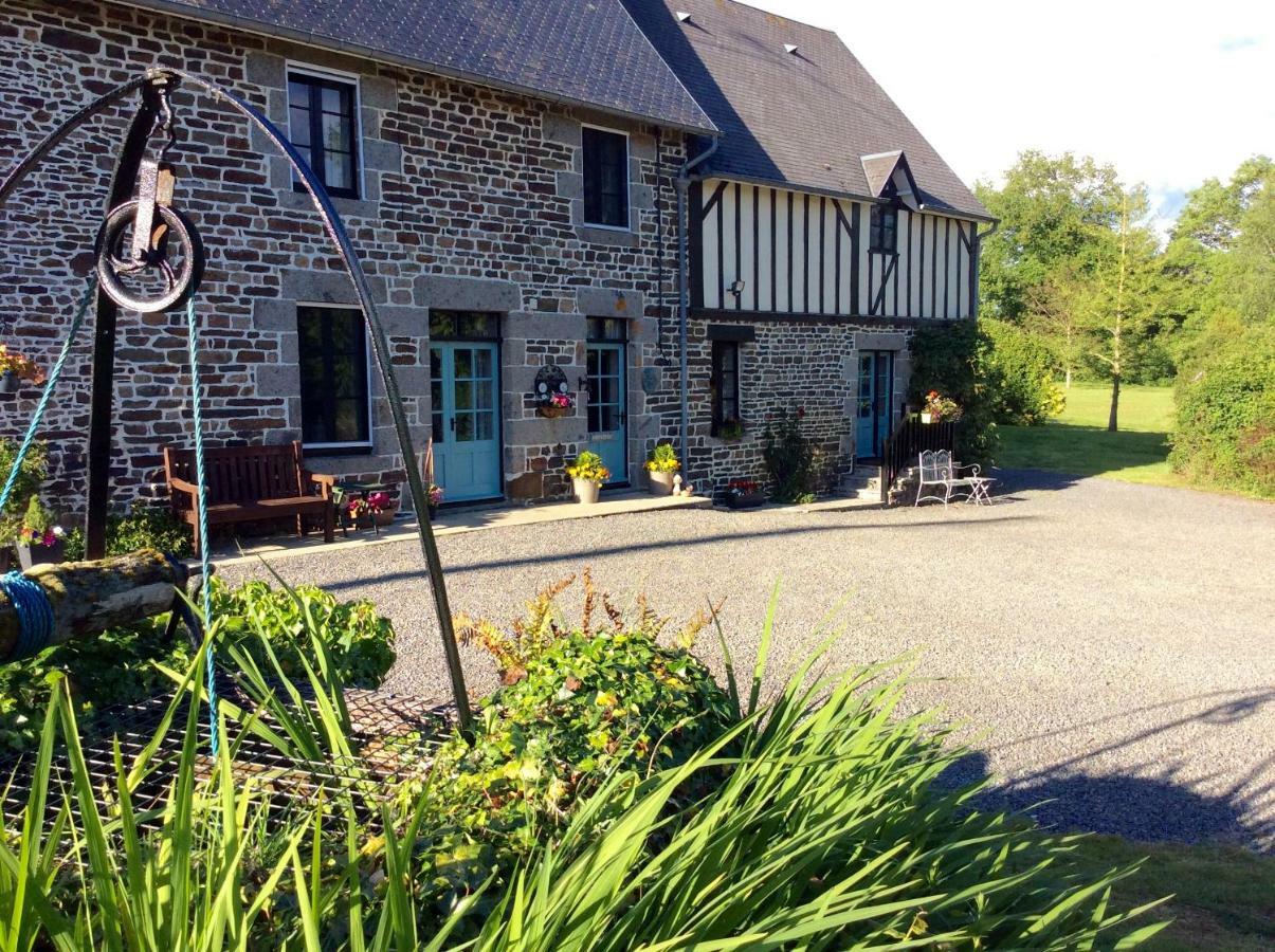 Maison Mai or La Petite Maison Mai or La Petite Grange or ALL three La Chapelle-Urée Extérieur photo