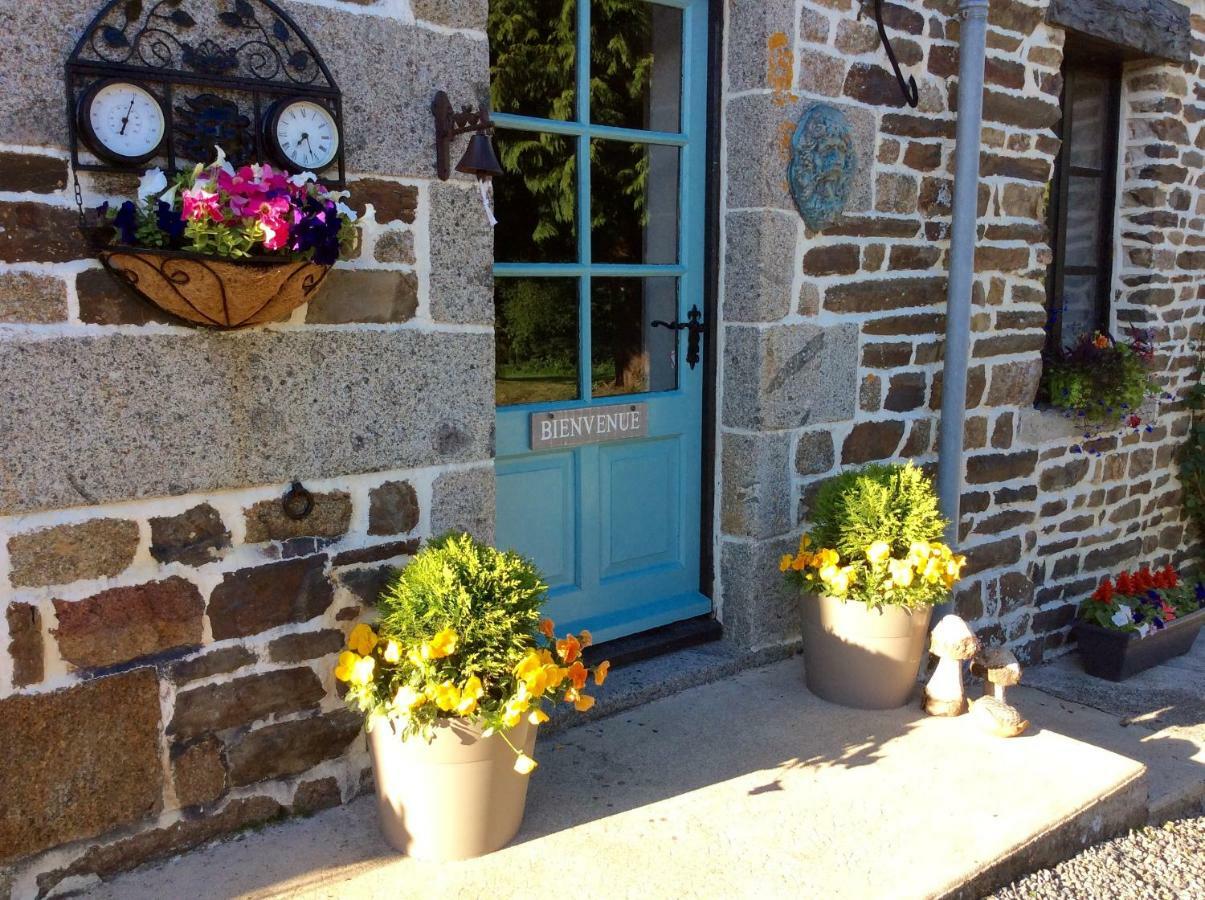 Maison Mai or La Petite Maison Mai or La Petite Grange or ALL three La Chapelle-Urée Extérieur photo