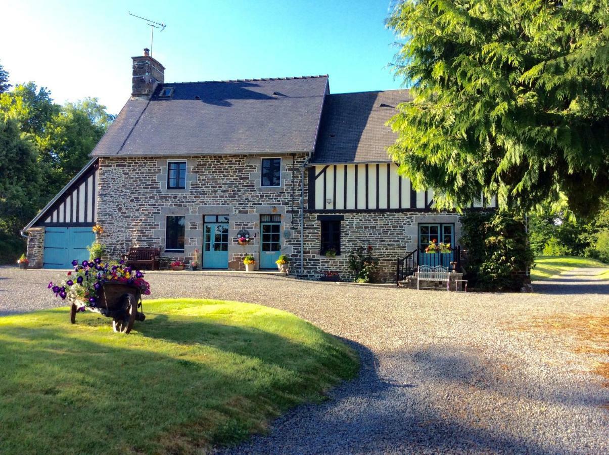 Maison Mai or La Petite Maison Mai or La Petite Grange or ALL three La Chapelle-Urée Extérieur photo